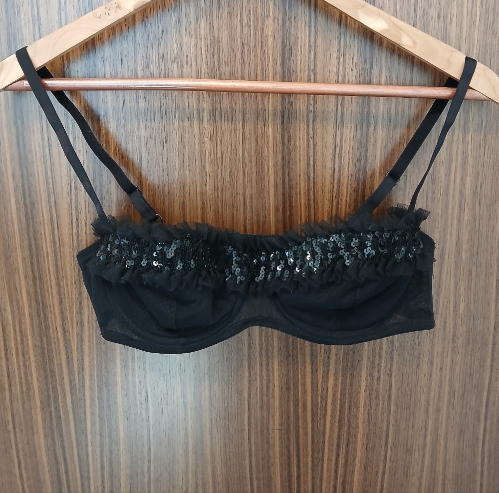 VICTORIAS SECRET Dazzle Bra SZ M